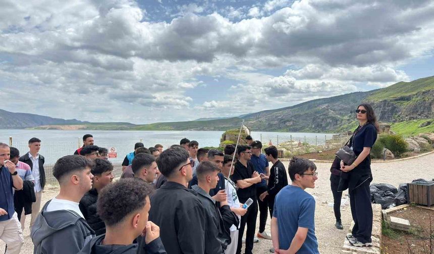 Gençlik Merkezi öğrencilerine kültür ve tarih gezisi düzenlendi