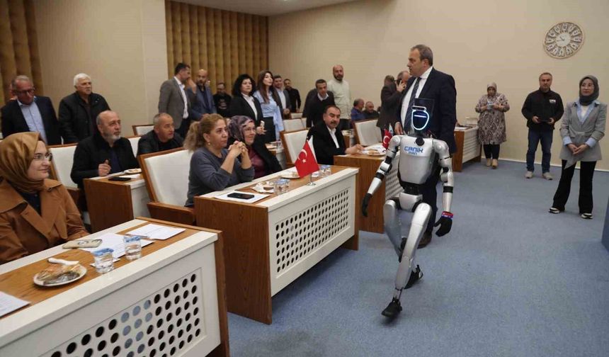 Nüfusa kayıtlı robot mecliste: Heyecanlı anlar