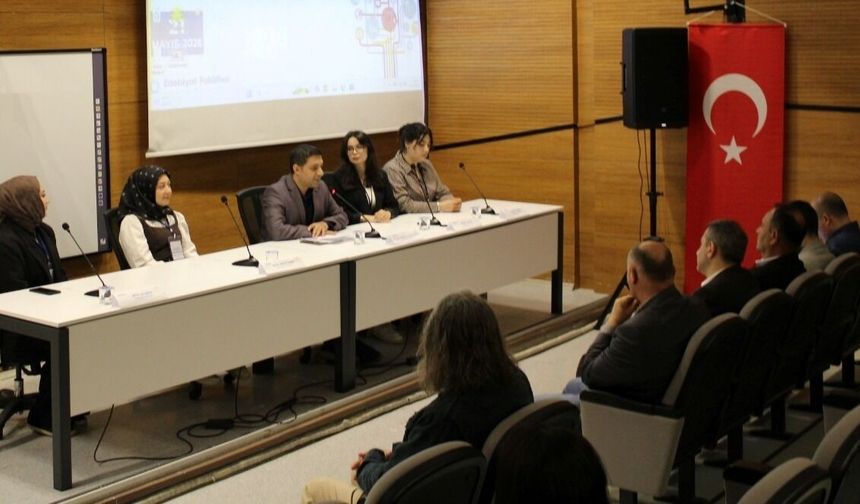 KTÜ’de Sosyal Ve Beşeri Bilimler Sempozyumu: Genç Araştırmacılar Çalışmalarını Sundu