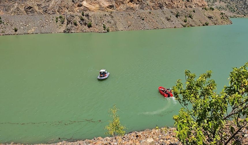 Artvin'de kayıp baba ve oğlunu arama çalışmalarına devam edildi