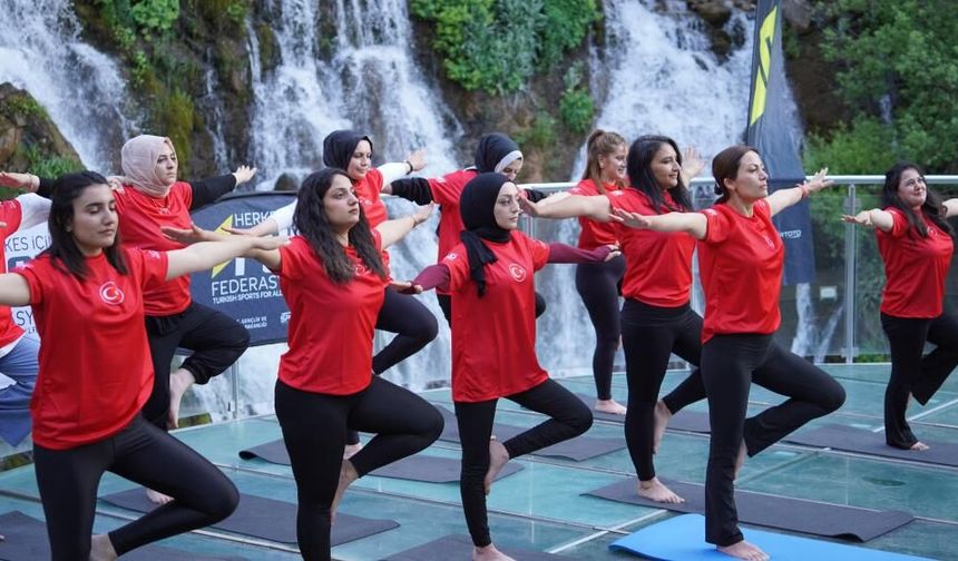 Tomara Şelalesi’nde Dünya Yoga Günü Etkinliği Huzurlu Anlara Sahne Oldu