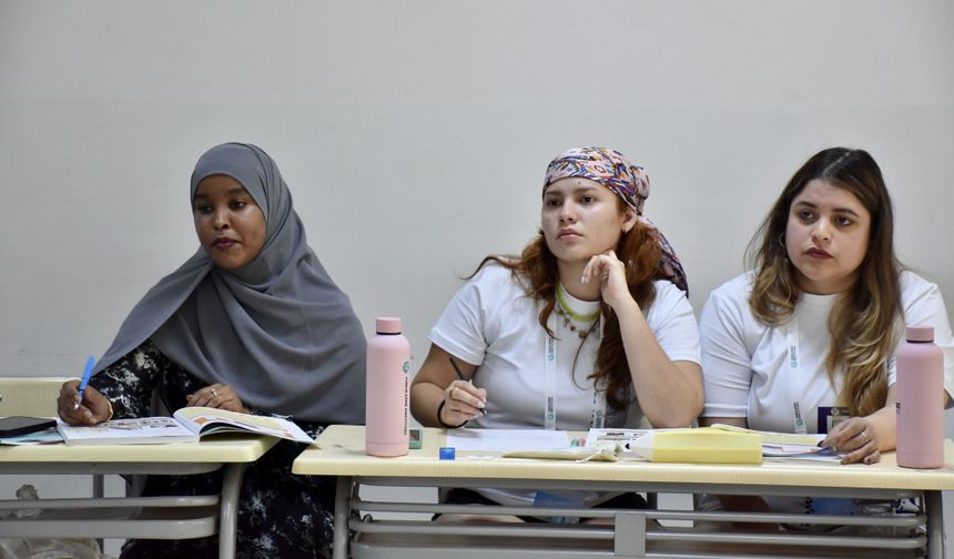 Ordu'daki yaz okuluna gelen uluslararası öğrenciler, Türkçenin yanı sıra kent kültür ve tarihini öğreniyor