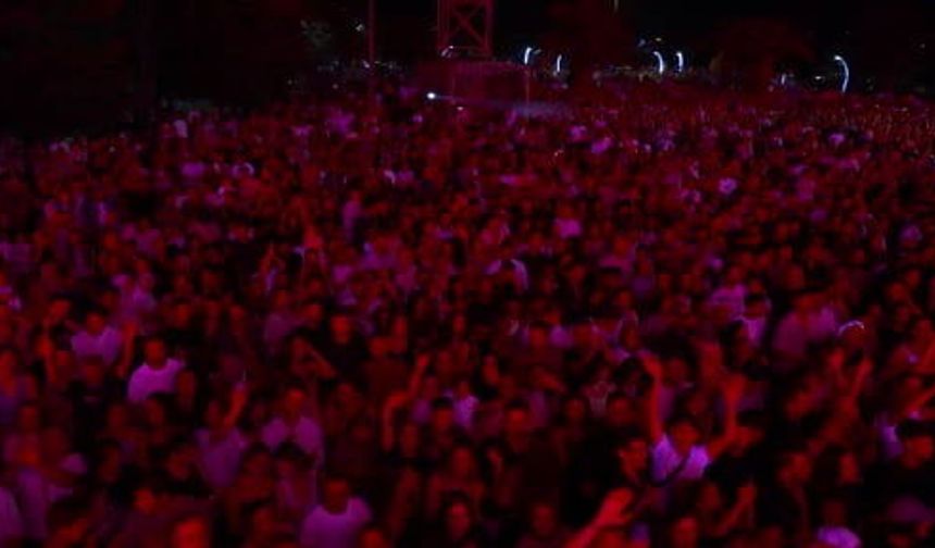 Ferhat Göçer, Ordululara müzik şöleni yaşattı
