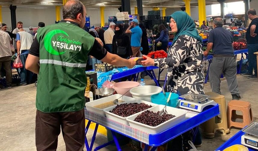Yeşilay Bayburt Halk Pazarına Çıktı: Bağımlılığa Karşı Vatandaşları Bilgilendirdi