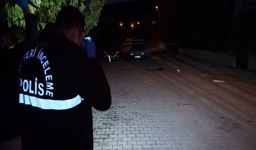 İki grup arasında kürekli kavga: 2 otomobil zarar gördü