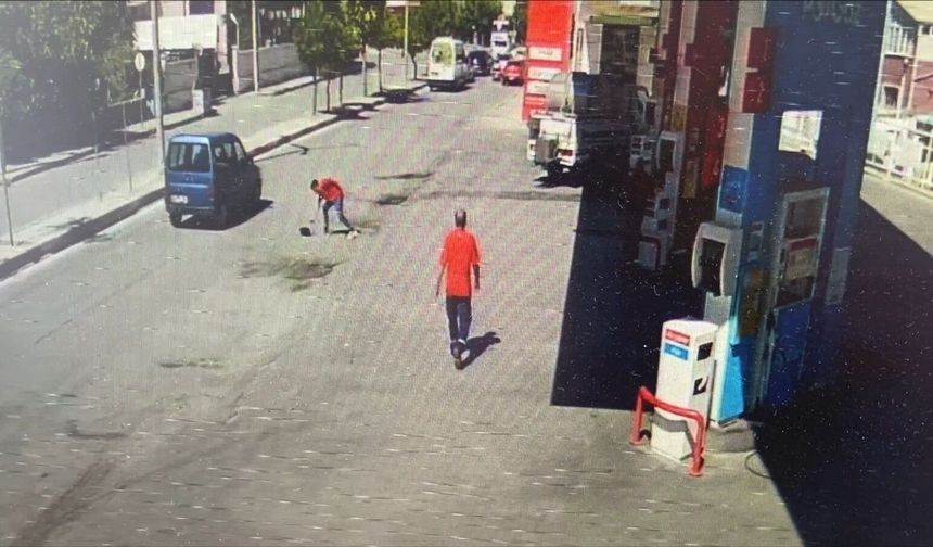 Çantasına kavuştu, polislere “Bir çay için” diyerek 200 TL uzattı