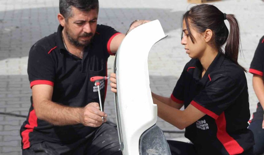 Babasını izleyerek büyüyen kız, kaportacılığı meslek edindi