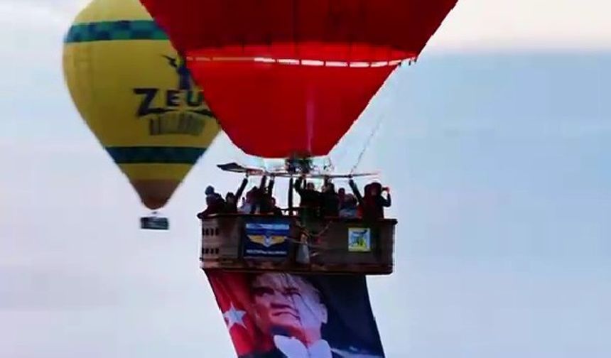 Cumhuriyet coşkusunda balonlar Türk bayraklarıyla gökyüzüne yükseldi