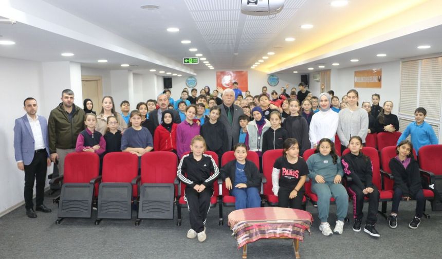 Of'ta Öğrencilerle Buluştu! Kabahasanoğlu'ndan Başarının Anahtarına İlişkin Sözler