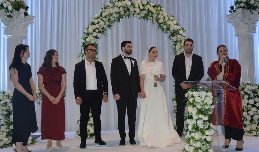Kanberoğlu Turizm Sahibi Aydın Kanber'in En Mutlu Günü! Tek Kızını Gelin Etti