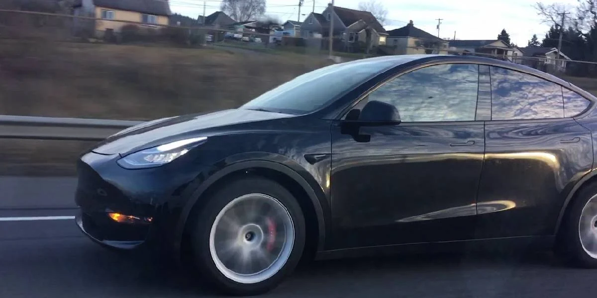 Tesla Model Y 2