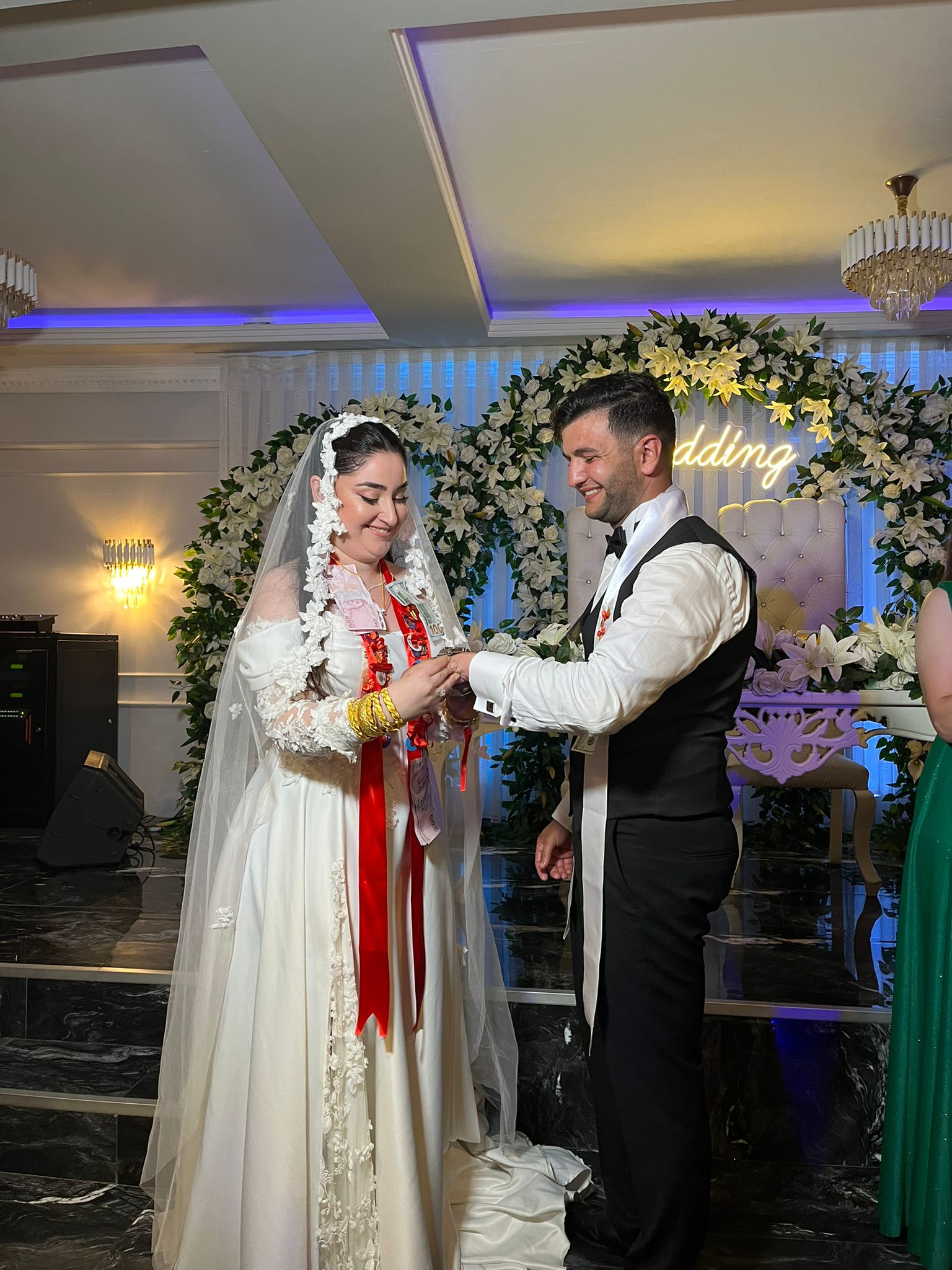 Mutluluklar Si̇zi̇n 44