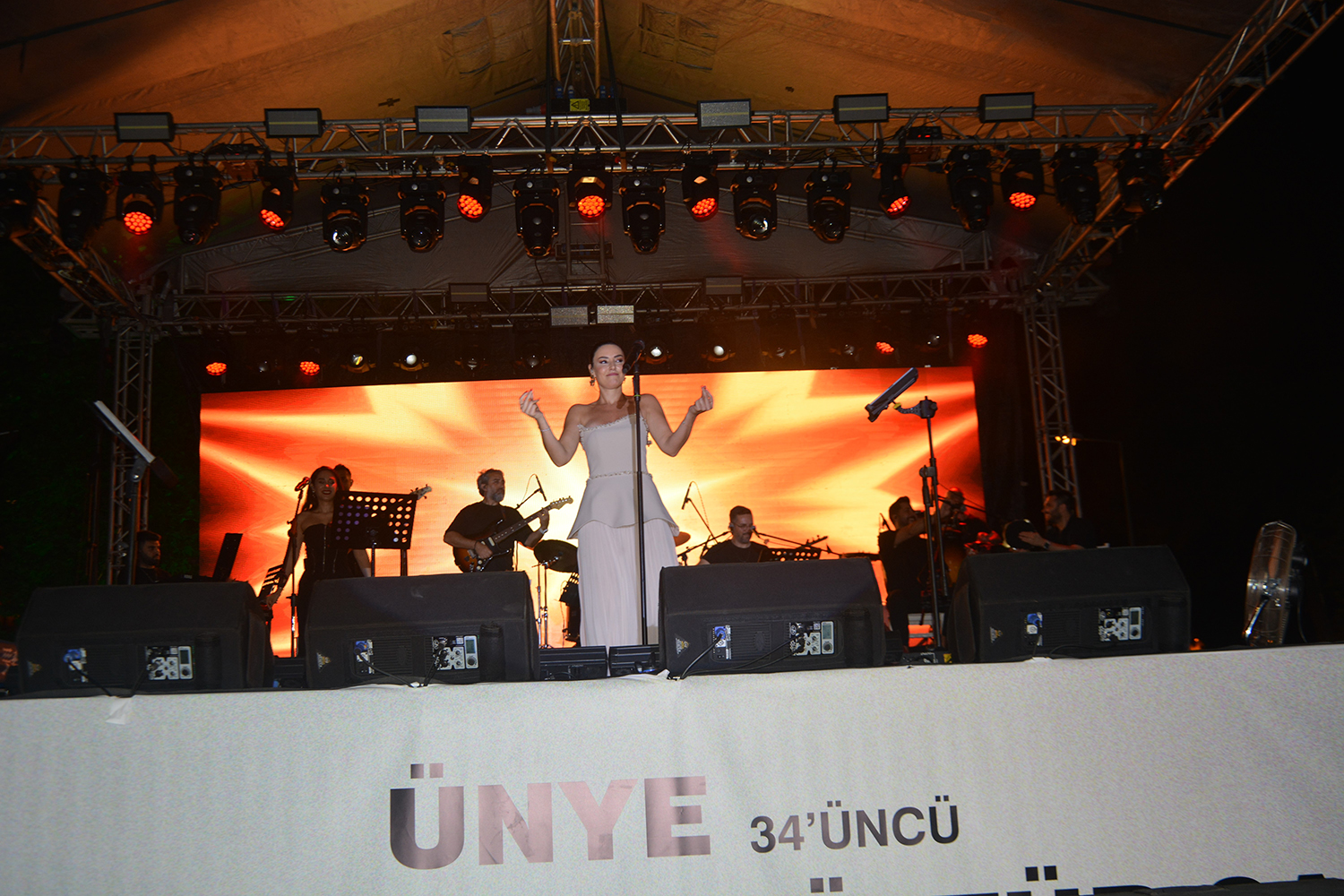 Sevcan Orhan 3