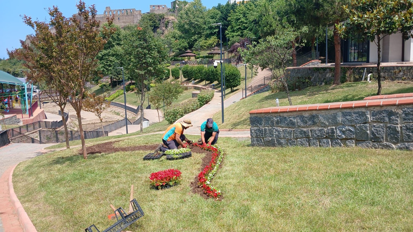 Trabzon Büyükşehir’den Park ve Yeşil Alanlara Estetik Dokunuş