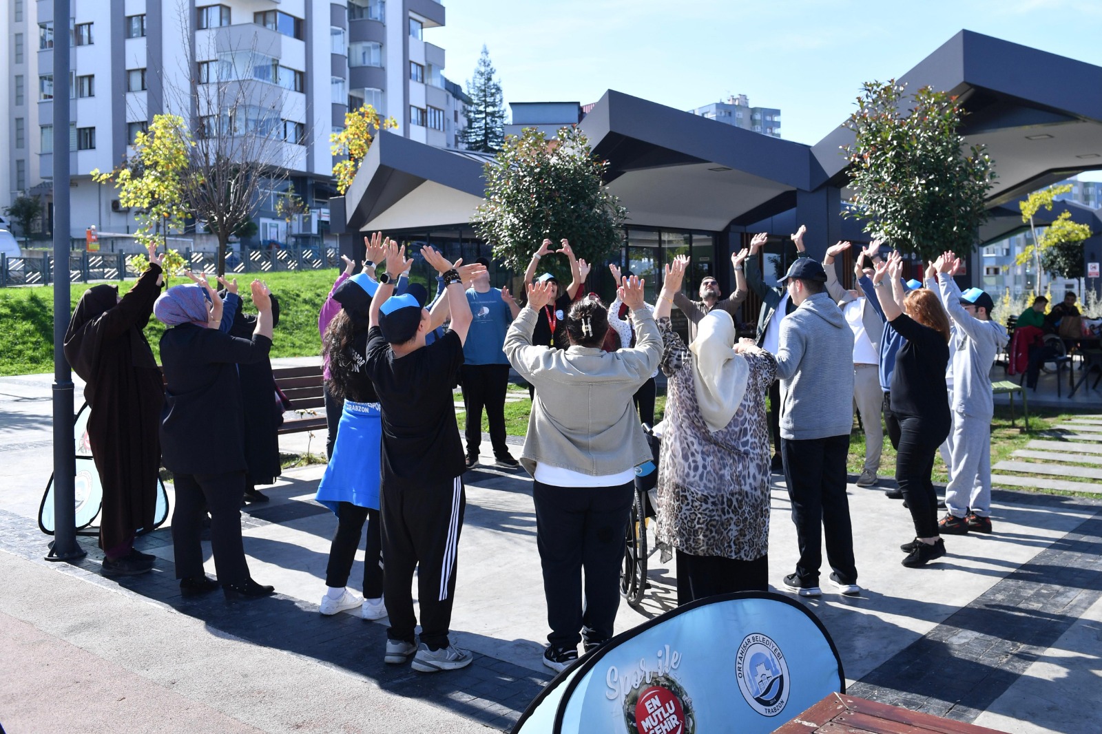 Etkinliğe katılan özel bireylerin aileleri, çocuklarıyla birlikte çok güzel ve eğlenceli bir gün geçirdiklerini ifade ettiler.