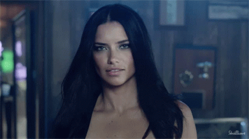 Adriana Lima Sosyal Medyada Gündem Oldu: Yeniden Podyumda Yer Alacak