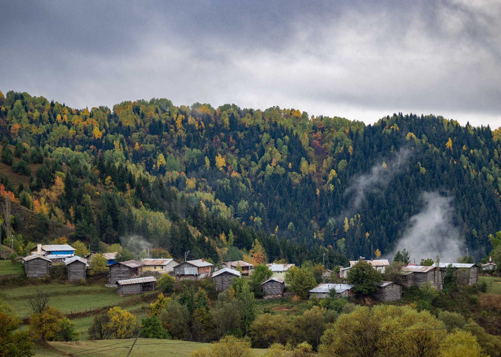 Sakin şehir kimliğiyle öne çıkıyor
2015 yılında uluslararası "Cittaslow" ağına katılan Şavşat, bu unvanı taşıyan nadir yerleşimlerden biri. Yavaş şehir felsefesine uygun olarak doğallığını, kültürel dokusunu ve yaşam ritmini koruyan ilçe; gürültüden, yapılaşmadan ve yoğun turizm baskısından uzak kalmayı başarıyor. Bu da Şavşat’ı kalabalıktan kaçmak isteyen gezginler için ideal bir rota haline getiriyor.