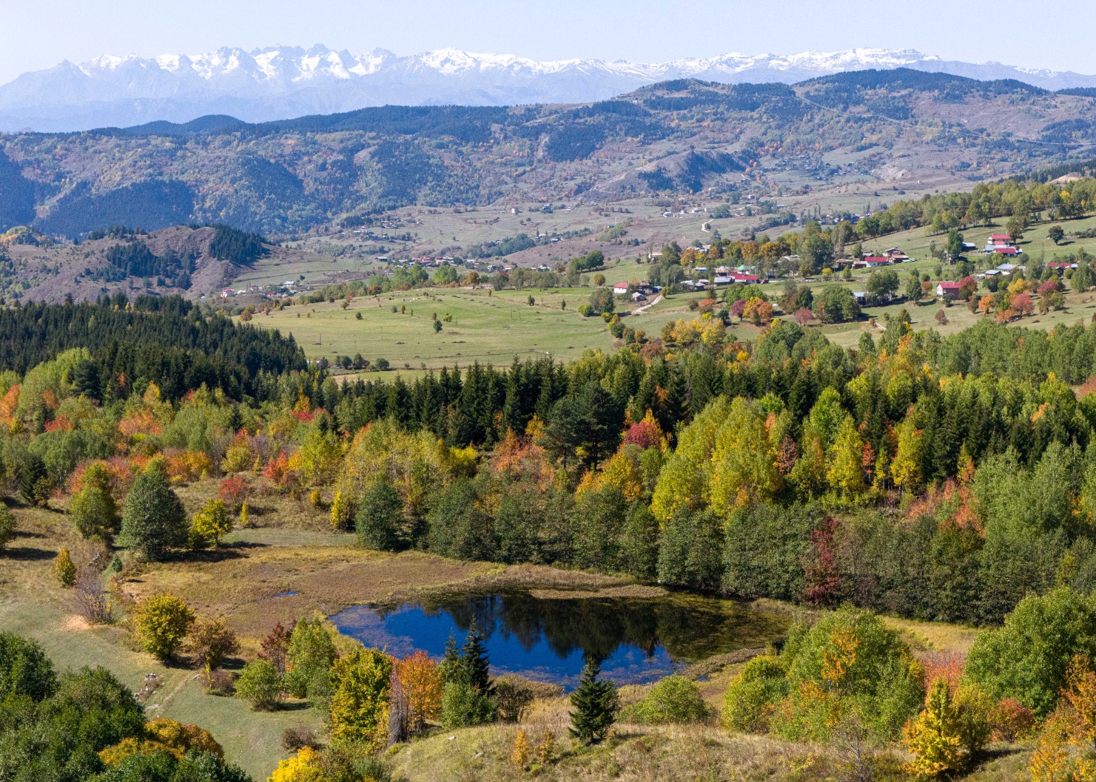 Sonbaharın Tüm Renkleriyle Büyülüyor: “Sakin Şehir” Şavşat'ta Görsel Şölen