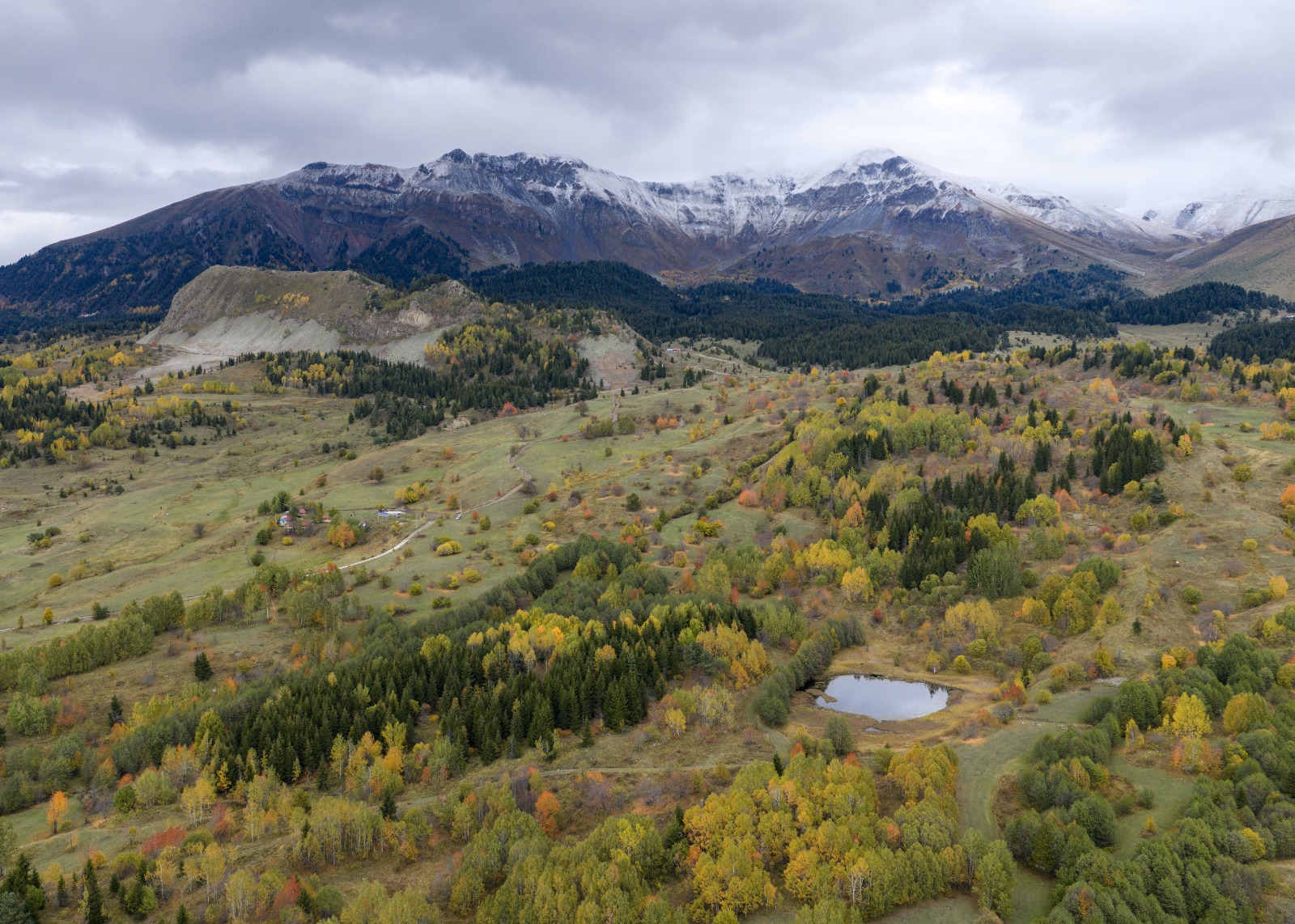 Sonbaharın Tüm Renkleriyle Büyülüyor: “Sakin Şehir” Şavşat'ta Görsel Şölen
