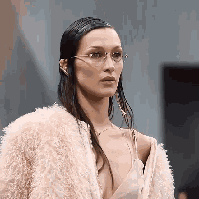 Bella Hadid Fendi-1