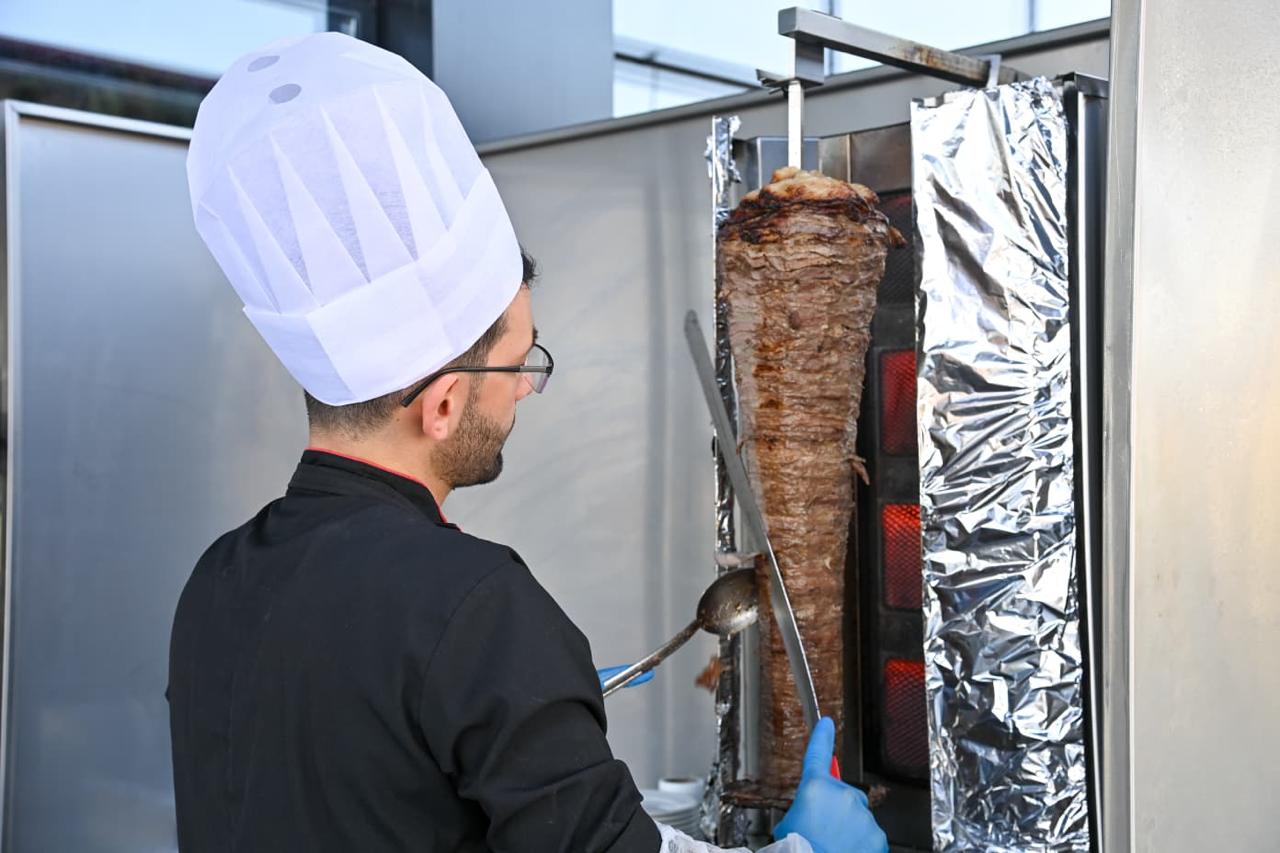 Esnaf Lokantası'nda ayrıca haftanın 3 günü döner de bulunuyor.