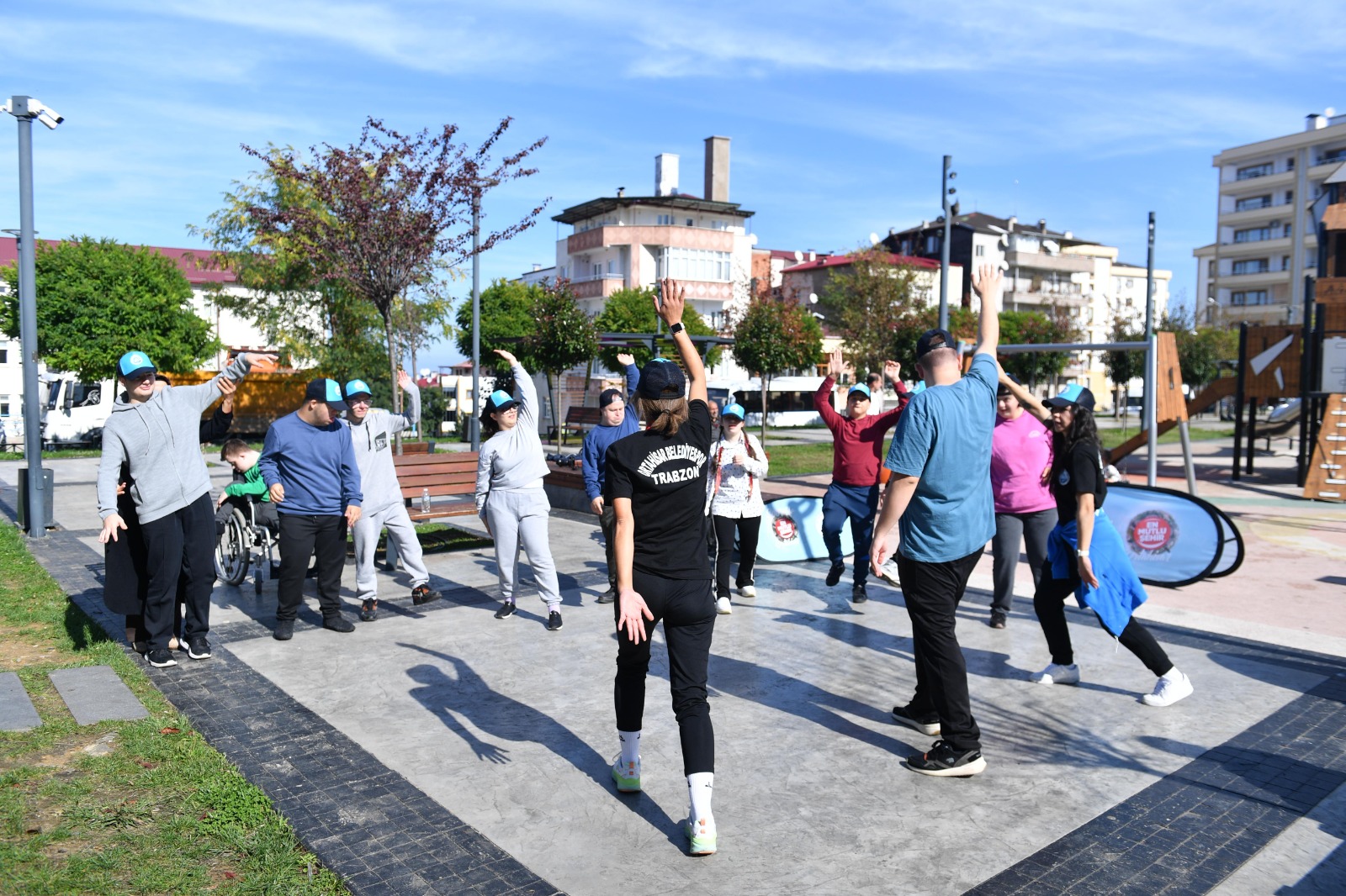 Aileleriyle birlikte eğlenen özel bireyler, unutulmaz bir gün geçirdi. Gençlik ve Spor Hizmetleri Müdürü Mustafa Uzunoğlu’nun da katıldığı etkinlik, yemek programıyla sona erdi.