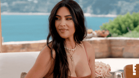 Kim Kardashian’dan Londra’da cesur tarz: Mert Alas’ın partisinde tüm gözler üzerindeydi