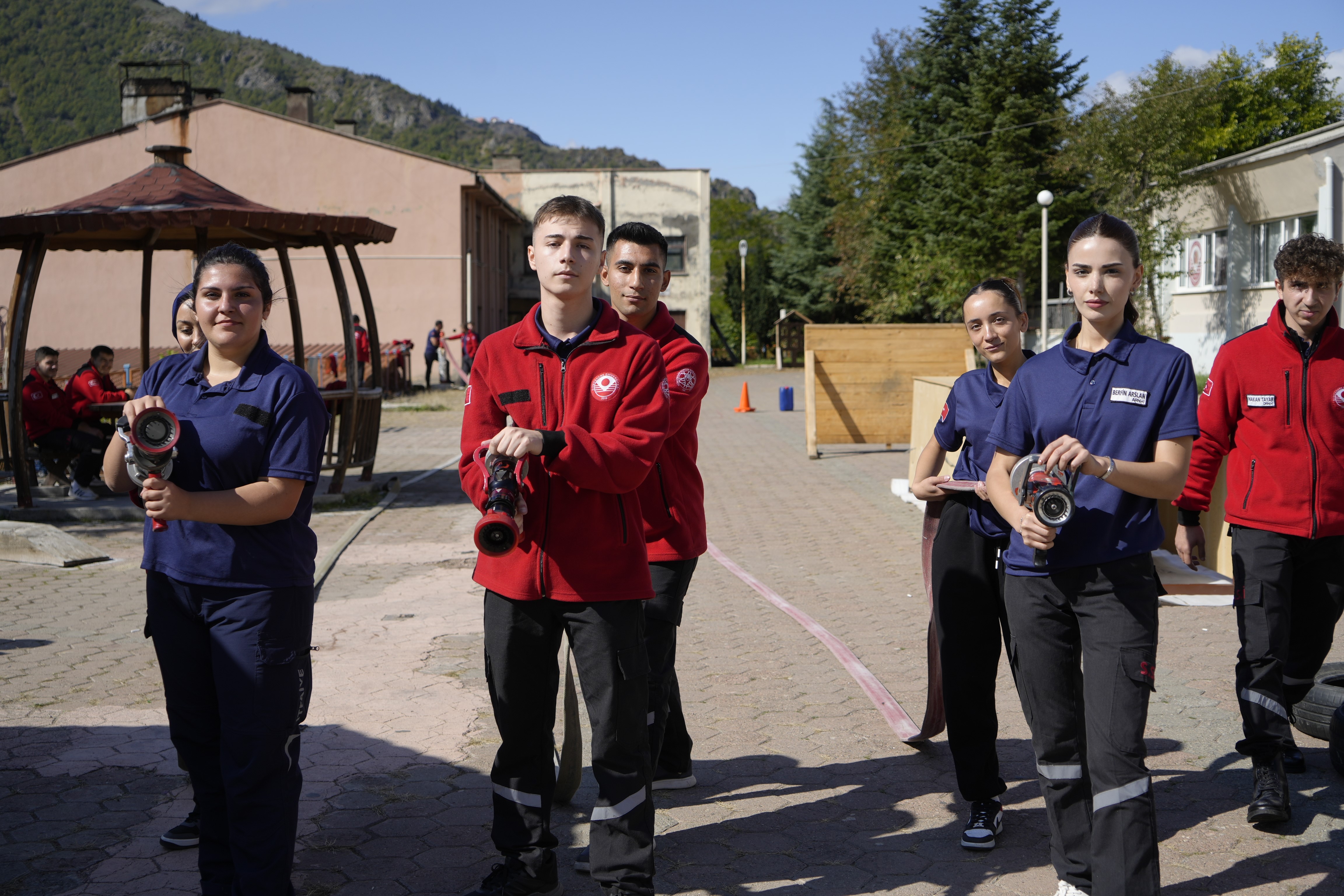 Gümüşhane’de İtfaiyeci Adayları 20 Kilo Ekipmanla Voleybol Oynadı