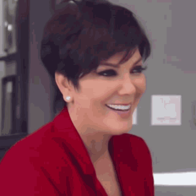 Yüzünü gerdirmişti! Kim Kardashian’dan sonra Kris Jenner da imajını yeniledi