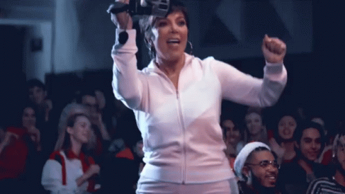 Yüzünü gerdirmişti! Kim Kardashian’dan sonra Kris Jenner da imajını yeniledi