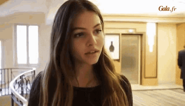 Thylane Blondeau Paris Moda Haftası’nda Şıklığıyla Göz Kamaştırdı: Estetik İddialarına Yanıt Verdi