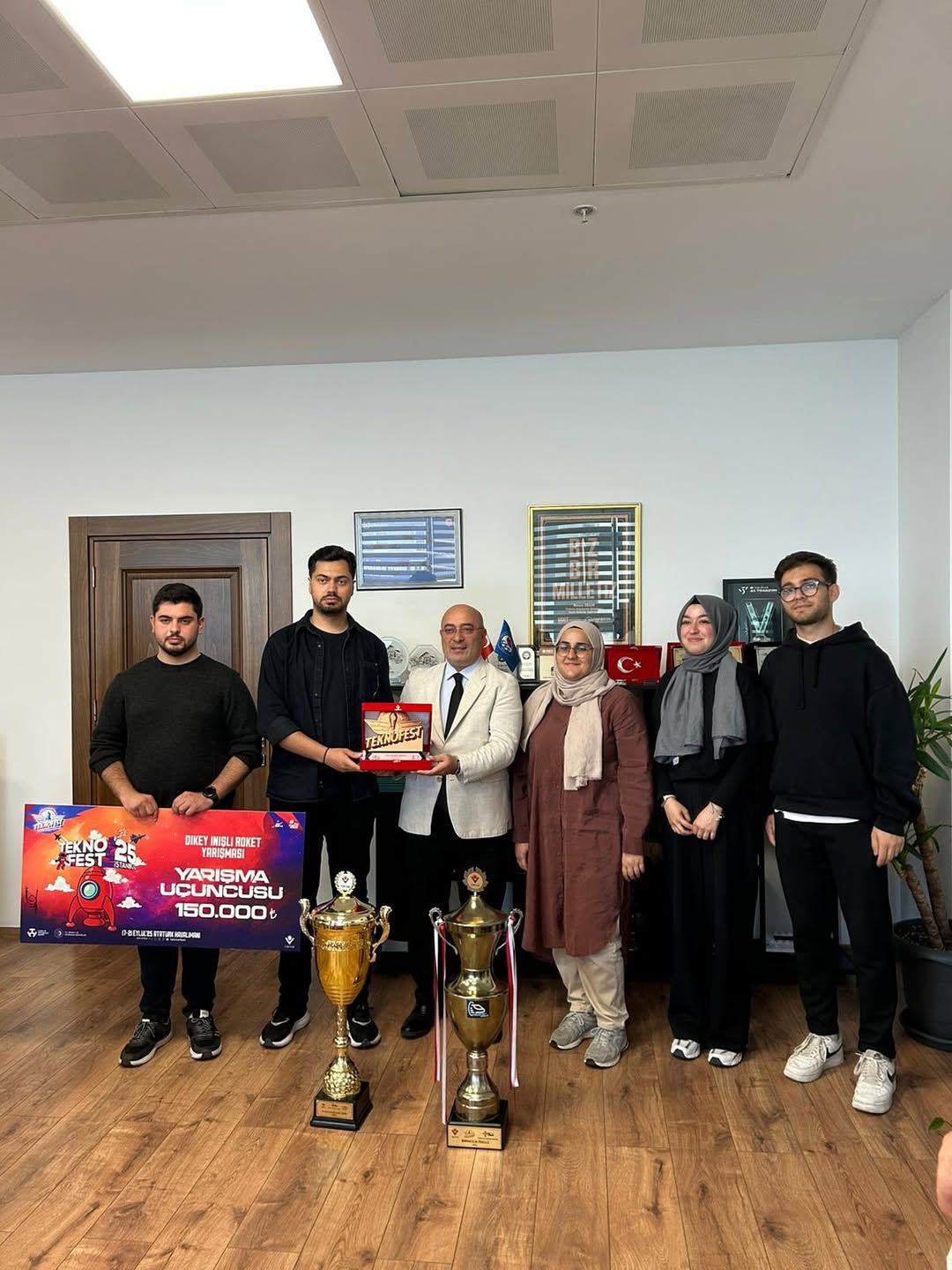 Belediye bünyesinde kurulan Öğrenci Kulüpleri Destek Birimi aracılığıyla şimdiye kadar 8 teknoloji kulübü ve bu kulüplere bağlı 28 takım ile iş birliği gerçekleştirildi. KTÜ ve Trabzon Üniversitesi’nde aktif 45 sosyal kulüp de destekten yararlanıyor. Ayrıca AIESEC, T3 Vakfı, Genç Kızılay, Toplum Gönüllüleri, Genç İMO ve Uluslararası Öğrenci Derneği gibi gençlik odaklı sivil oluşumlarla sosyal sorumluluk projeleri yürütülüyor.