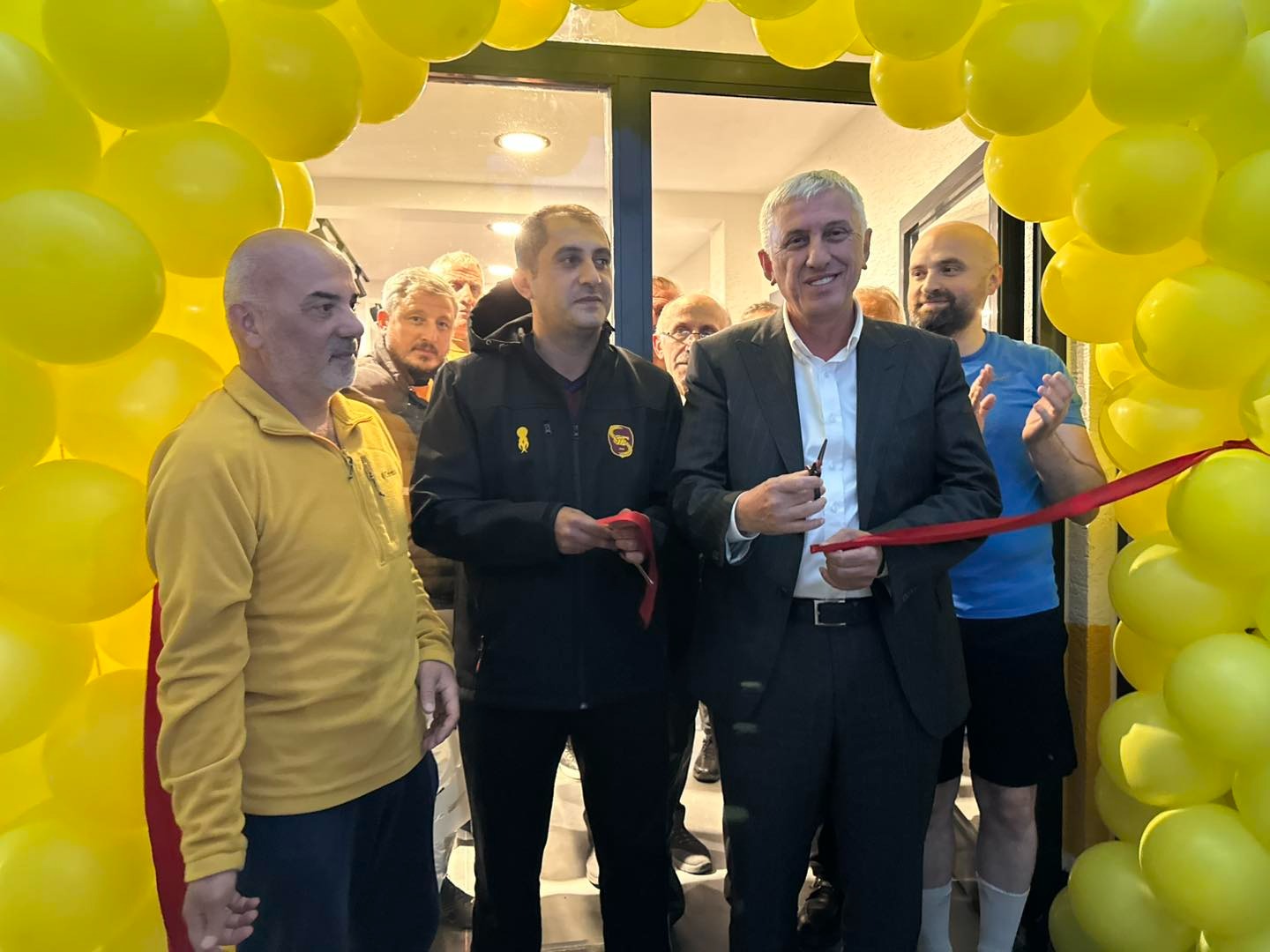 Ofspor’un Yenilenen Halı Sahası Görkemli Törenle Açıldı! Başkan Sarıalioğlu: “Gençlerimiz İçin Büyük Bir Kazanım”