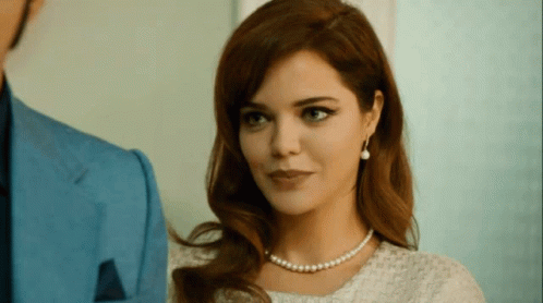 Berna Laçin'den Hilal Altınbilek’e estetik tepkisi: “Fakir kız böyle mi olur?”