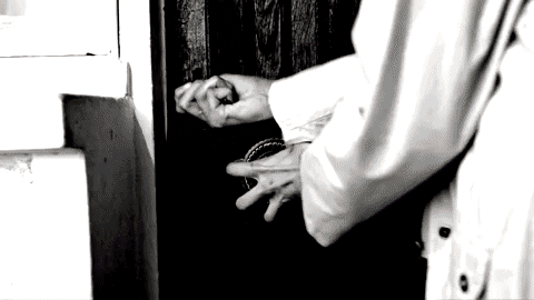 Büşra Develi reklam çekiminde verdiği cesur pozlarla sosyal medyayı salladı