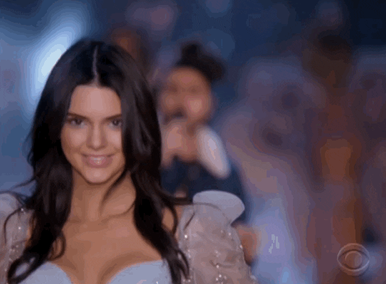 Kendall Jenner 30. Yaşını Lüks Villada Kutladı: Pozları Sosyal Medyada Olay Oldu