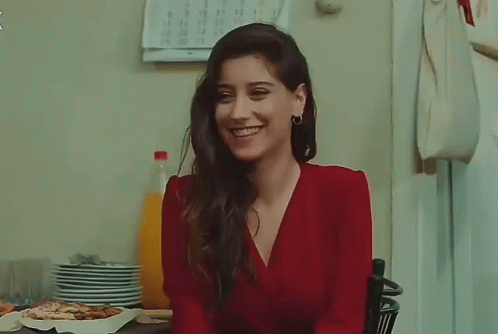 Hazal Kaya imaj değiştirdi, kilo verdi: Galadaki tarzı olay oldu