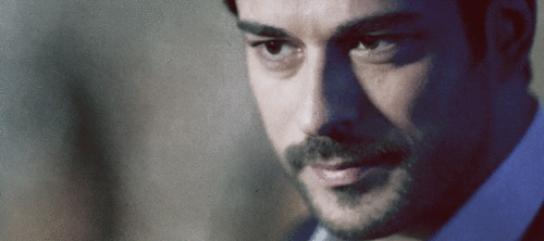 Muhteşem Yüzyıl Müziğiyle Taç Giydi: Burak Özçivit’in Serveti Konuşuluyor