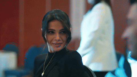 Uzak Şehir’in Alya’sı Sinem Ünsal Yılın Kadını ödülünü aldı; Tarzı Olay Oldu