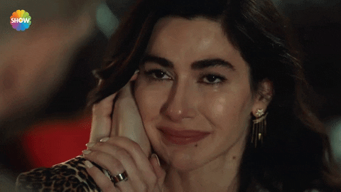 Nesrin Cavadzade GQ gecesine kapalı beyaz elbisesiyle damga vurdu