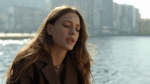 Serenay Sarıkaya sevgilisi Mert Demir’in doğum gününü duygusal bir mesajla kutladı