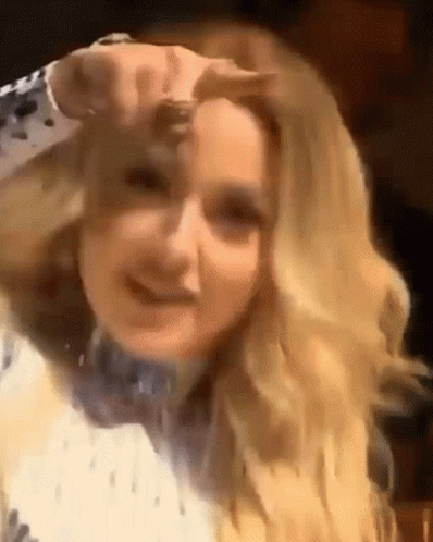 Hadise’den 2025’e veda dansı: Dans değil dekolte konuşuldu