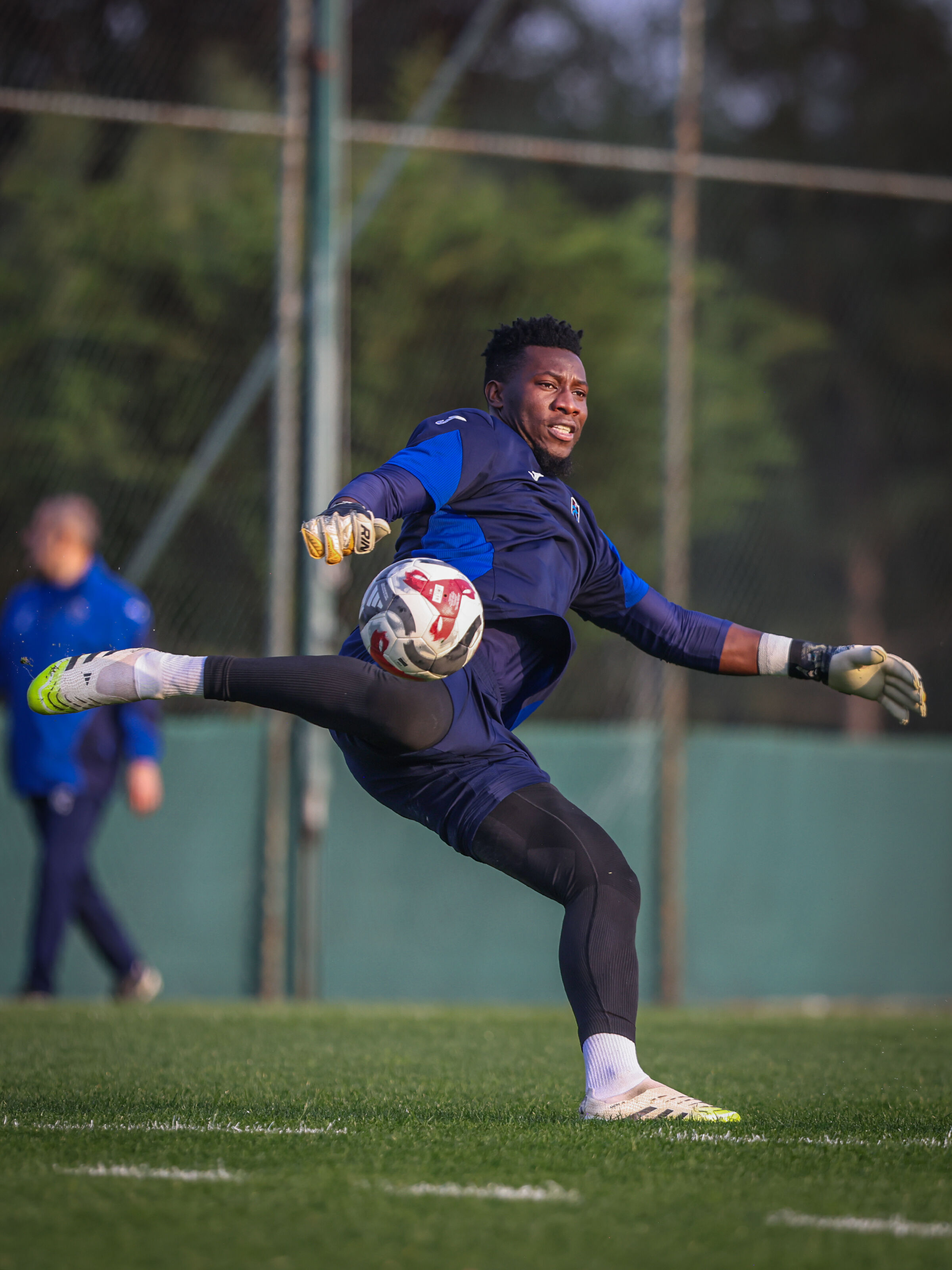 Onana-41