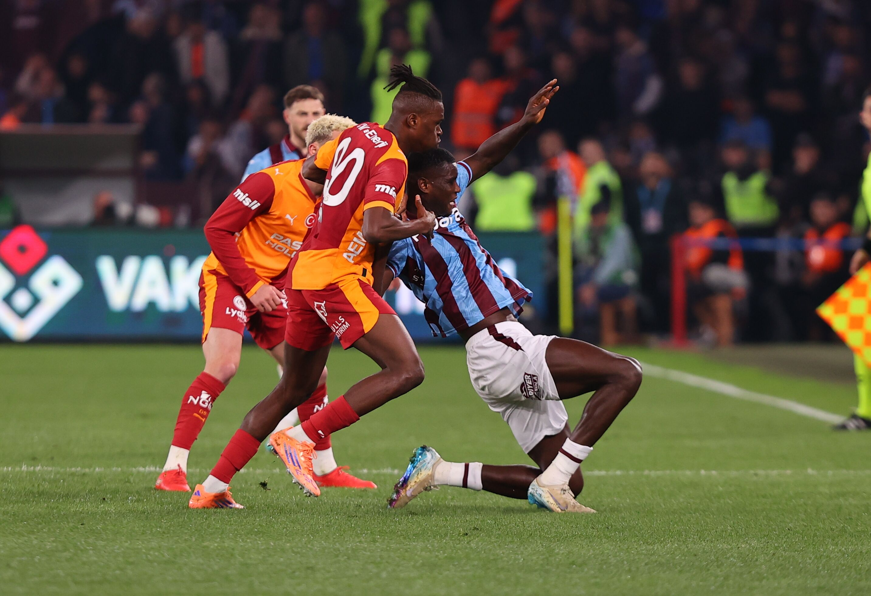 A A 20260404 41015321 41015313 T R A B Z O N S P O R G A L A T A S A R A Y