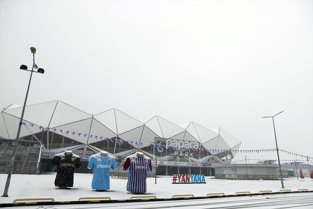 Trabzonspor Gaziantep Fk Macinin Oynanacagi Papara Parkta Kar Yagisi Etkili Oluyor 32849D2