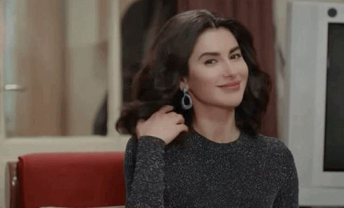 Nesrin Cavadzade ve Kadir Taner Uçar Evlendi: Gelinlik Merak Uyandırdı