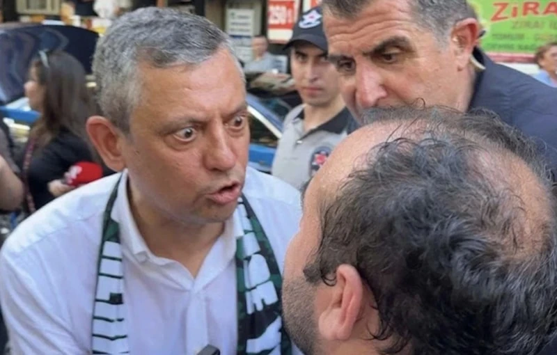 Özgür Özel’in İzmit programında gergin anlar: “Lanet olsun” sözleri kameralara yansıdı