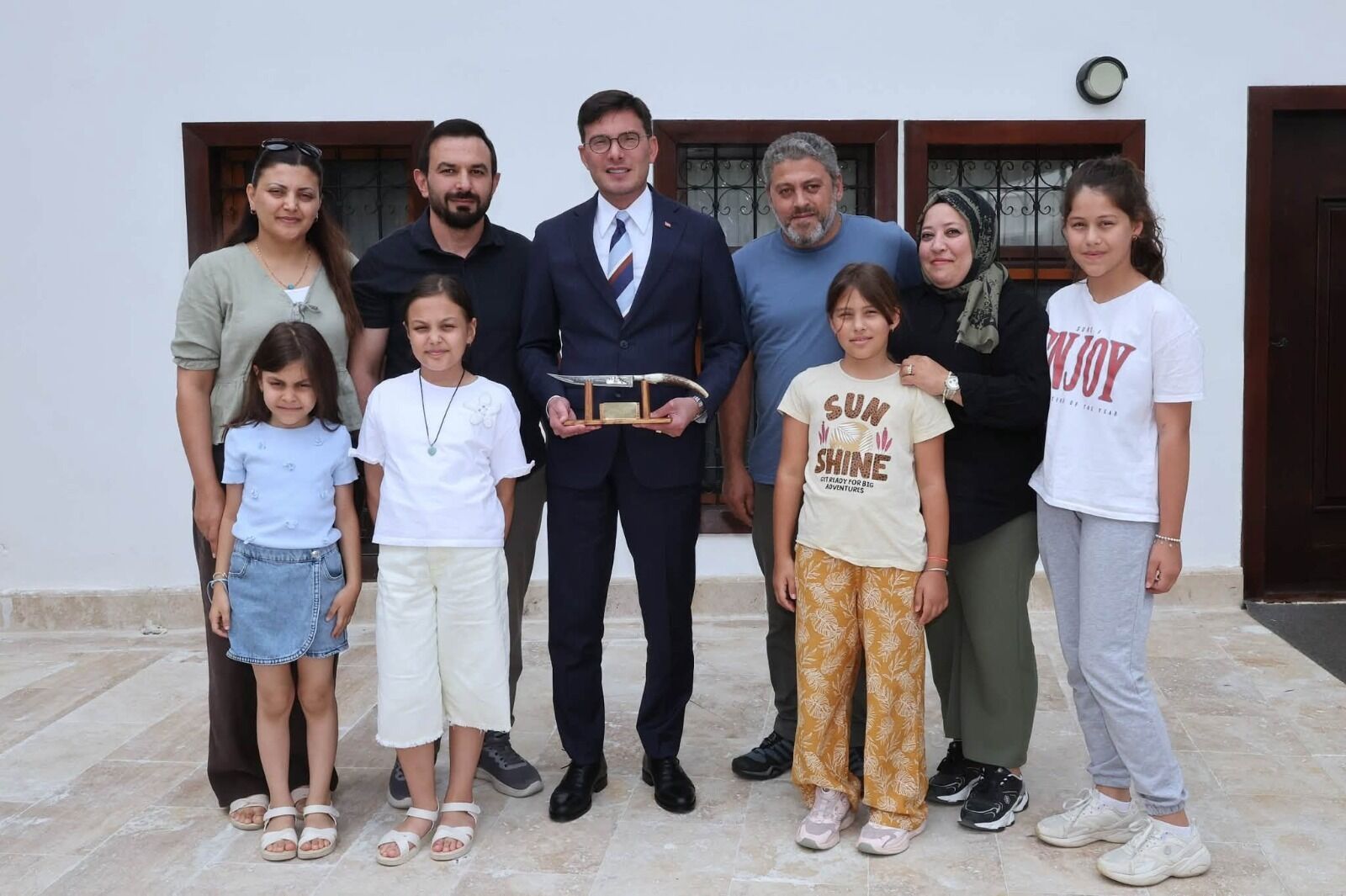 Sürmene’den Tokat’a anlamlı ziyaret: Başkan Yazıcıoğlu’na özel yapım bıçak