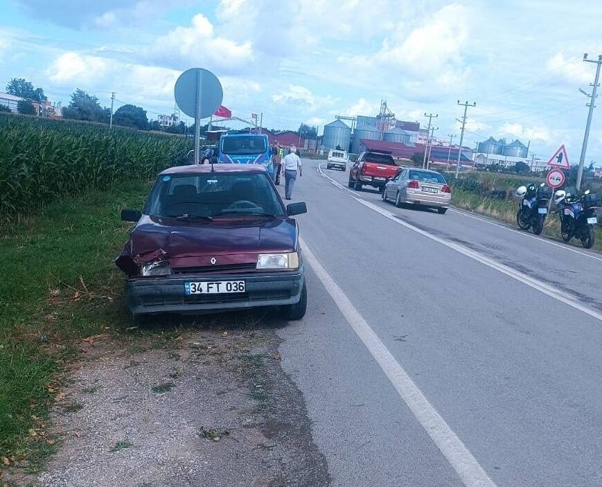Bafra’da Otomobil ile Kamyonet Çarpıştı: 1 Kişi Yaralandı