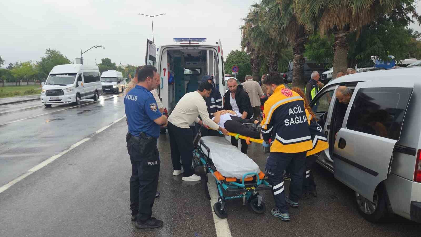 Motosiklet yayaya çarptı: 2 yaralı